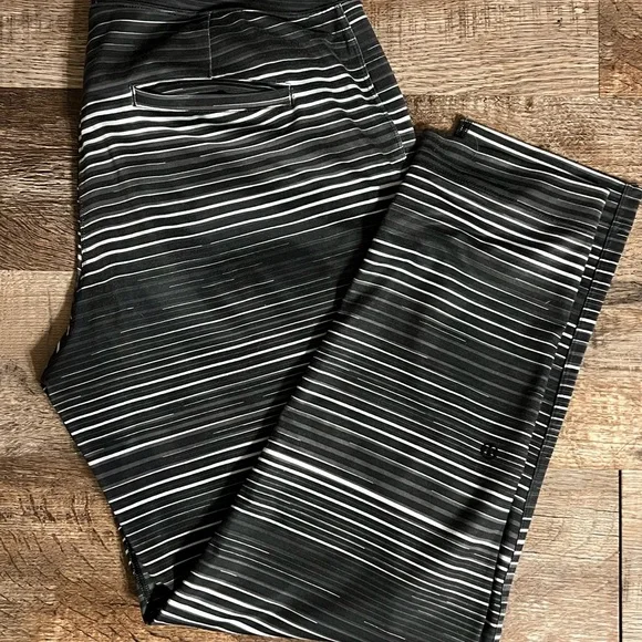 Women's Lululemon Cyber Stripe Black Gray Deep Coal Cuff Legging Joggers - Picture 3 of 3